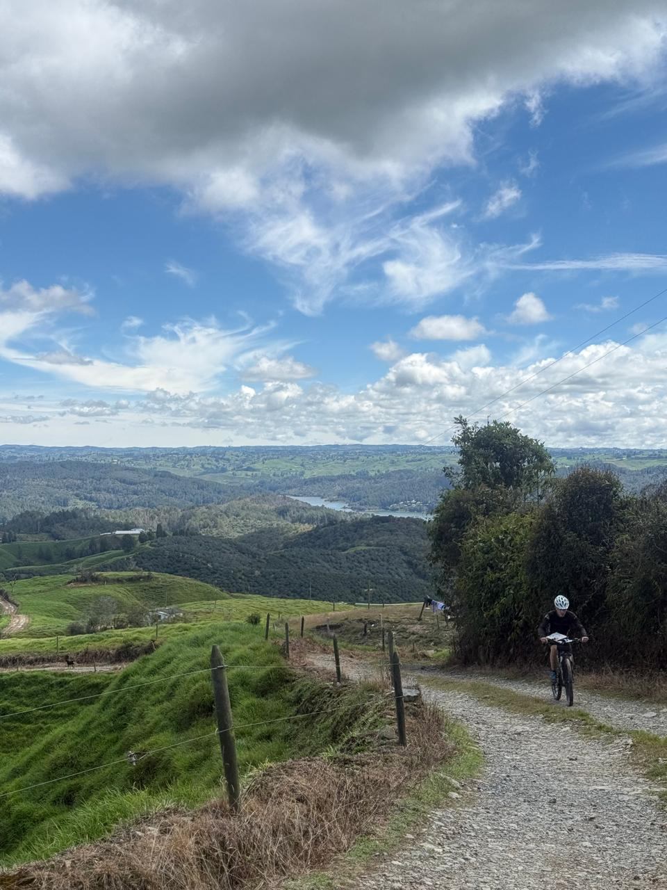 Sendero con vista al valle